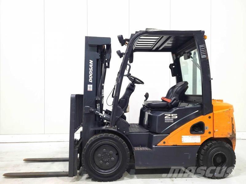 Doosan D25S-7 Dieseltrukit