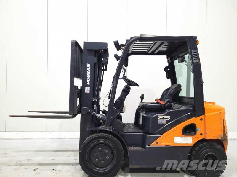 Doosan D25S-7 Dieseltrukit