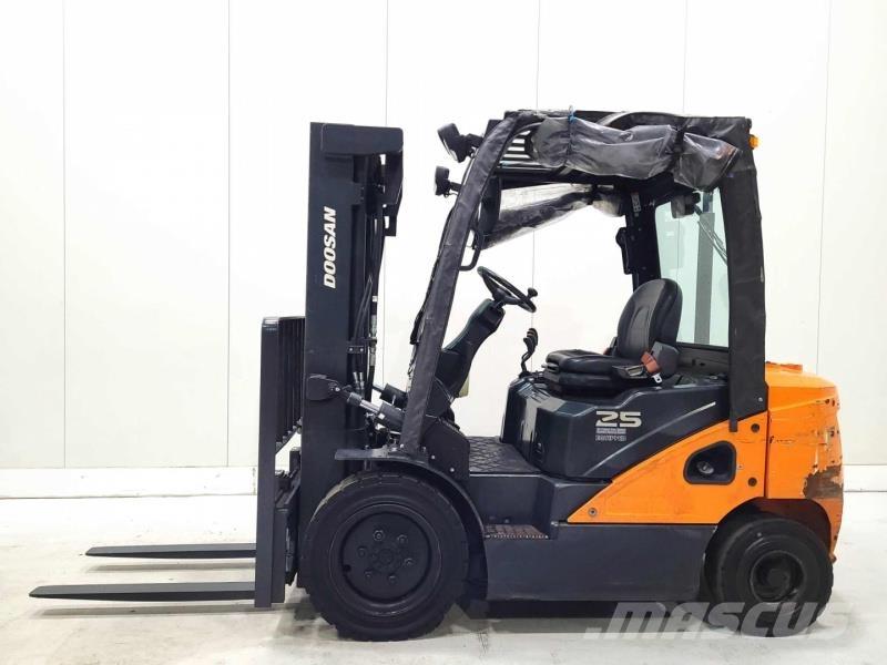 Doosan D25S-7 Dieseltrukit
