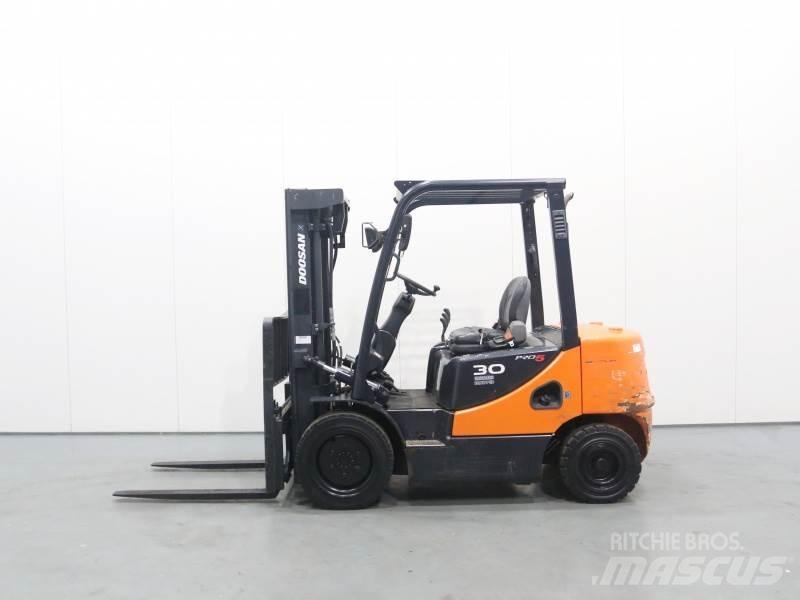 Doosan D30S-5 Dieseltrukit