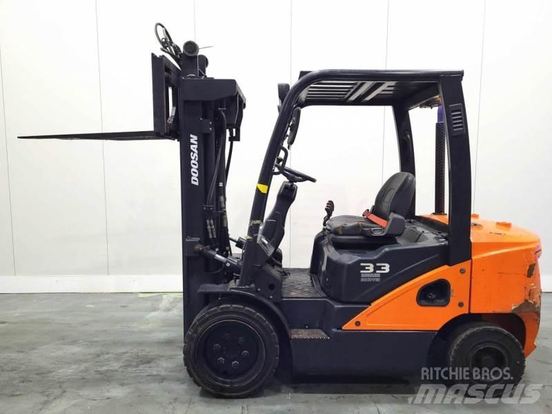 Doosan D33S-7Y Dieseltrukit
