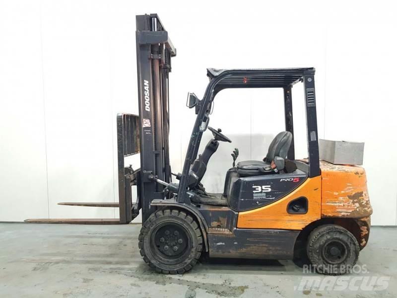 Doosan D35C-5 Dieseltrukit