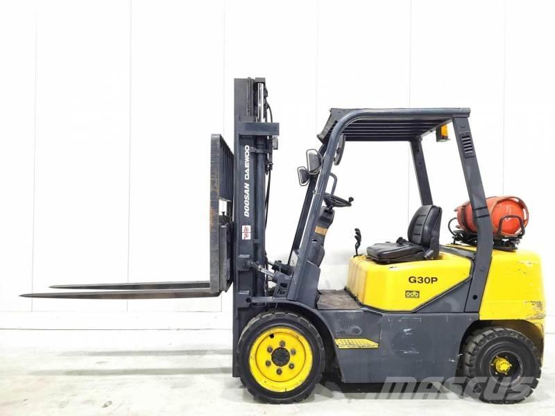 Doosan GP30-3 Nestekaasutrukit