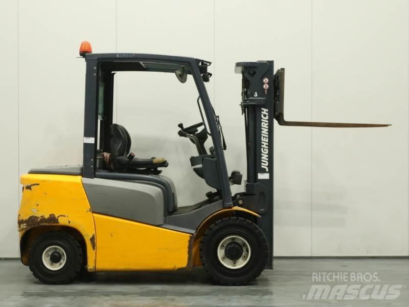 Jungheinrich DFG 425 Dieseltrukit