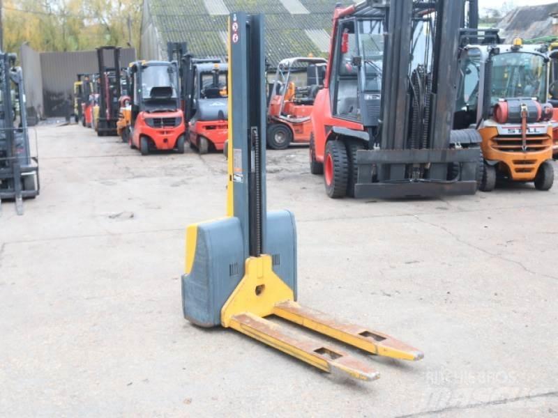 Jungheinrich EMC110 Käsikäyttöiset pinoamisvaunut