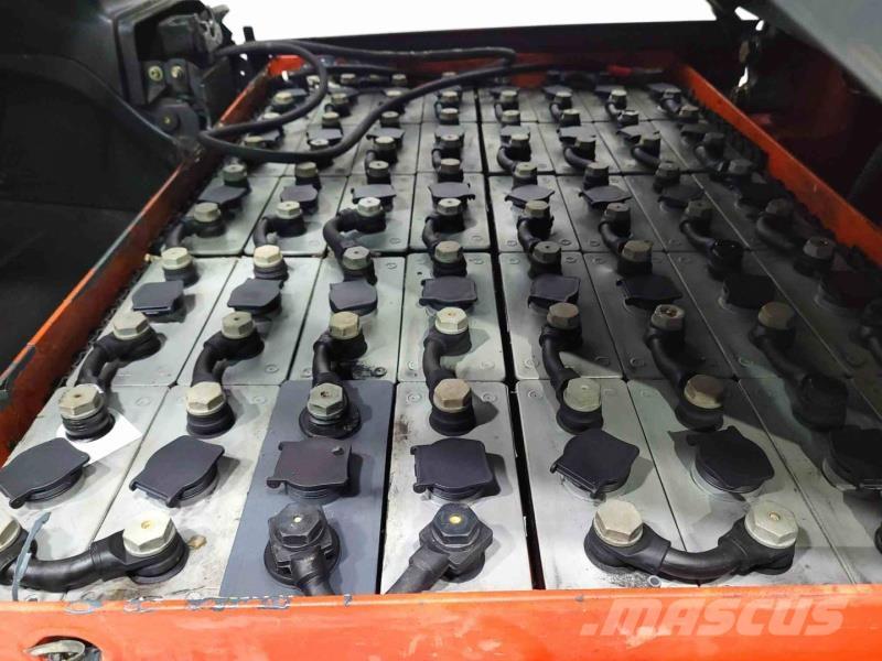 Linde E30-01 Sähkötrukit