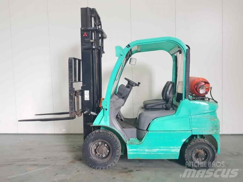 Mitsubishi FG25N Nestekaasutrukit