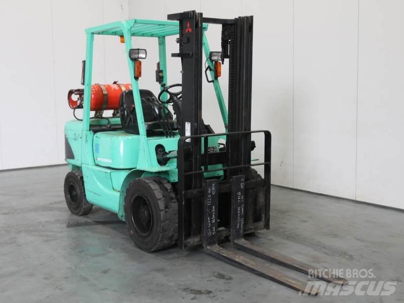 Mitsubishi FG35K Nestekaasutrukit