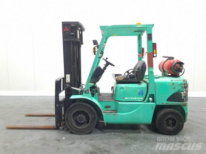 Mitsubishi FG35K Nestekaasutrukit
