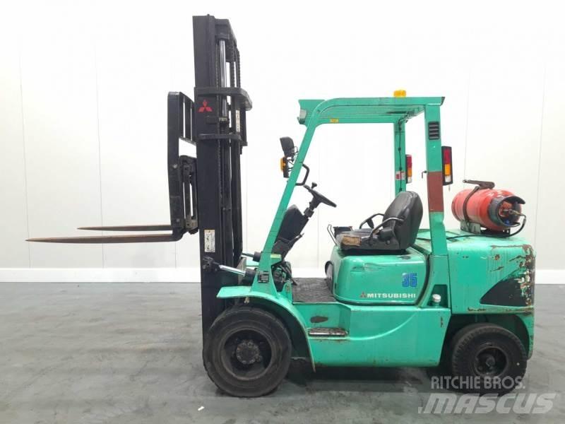 Mitsubishi FG35K Nestekaasutrukit