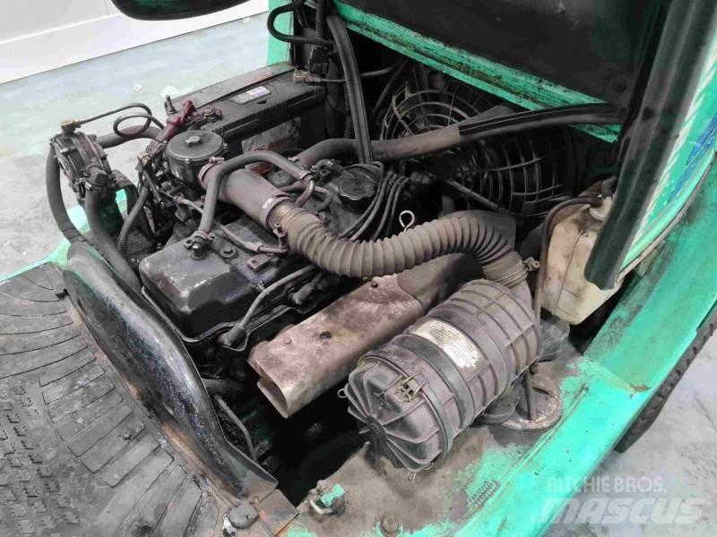 Mitsubishi FG35K Nestekaasutrukit