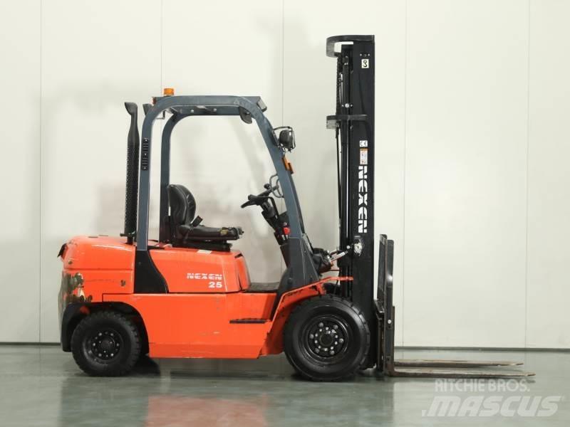 Nexen FDR25 Dieseltrukit