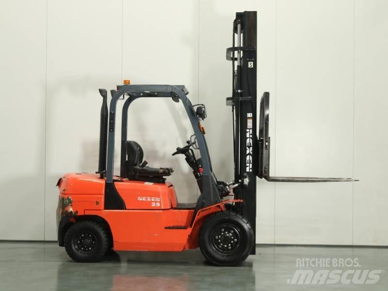 Nexen FDR25 Dieseltrukit
