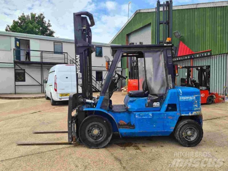 Nissan FO4D40Q2 Dieseltrukit