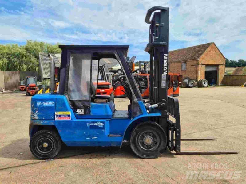 Nissan FO4D40Q2 Dieseltrukit