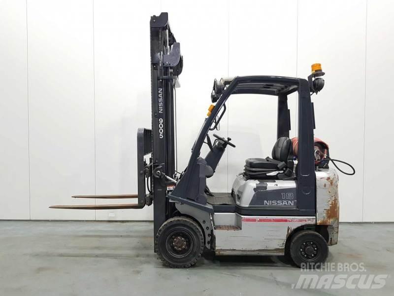 Nissan P1D1A18LQ Nestekaasutrukit