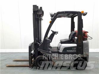 Nissan PD01A15PQ Nestekaasutrukit