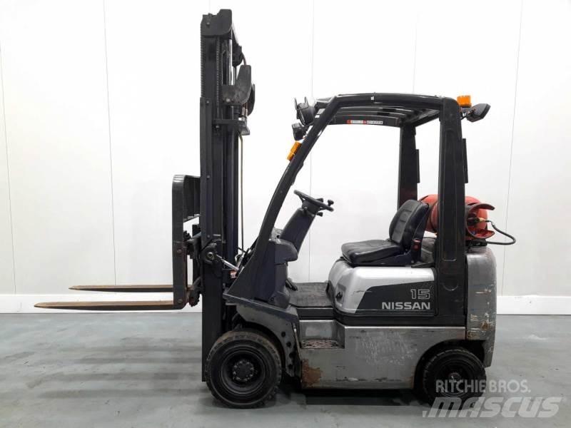 Nissan PD01A15PQ Nestekaasutrukit