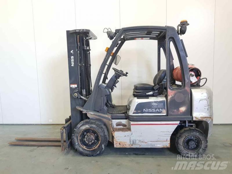 Nissan U1D272520 Nestekaasutrukit