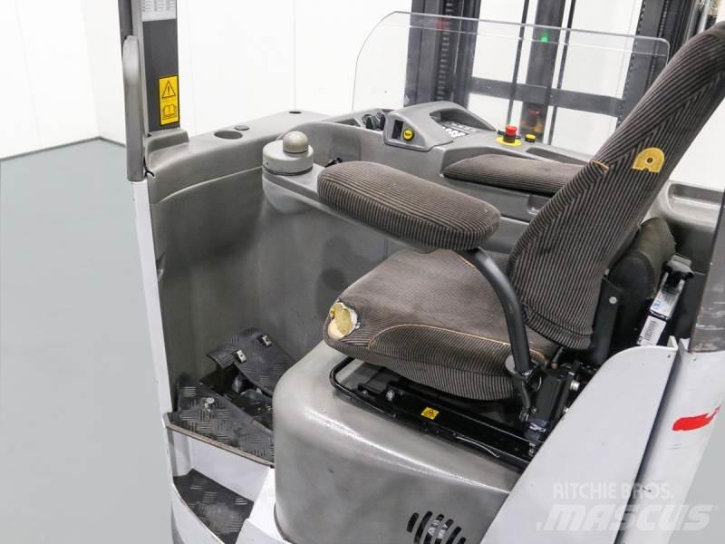 Nissan UNS161 Työntömastotrukit