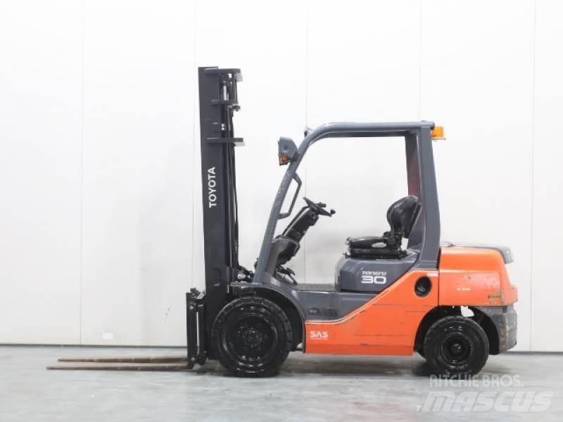 Toyota 02-8FDF30 Dieseltrukit