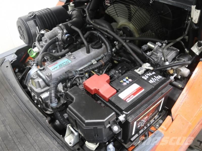 Toyota 02-8FGF30 Nestekaasutrukit