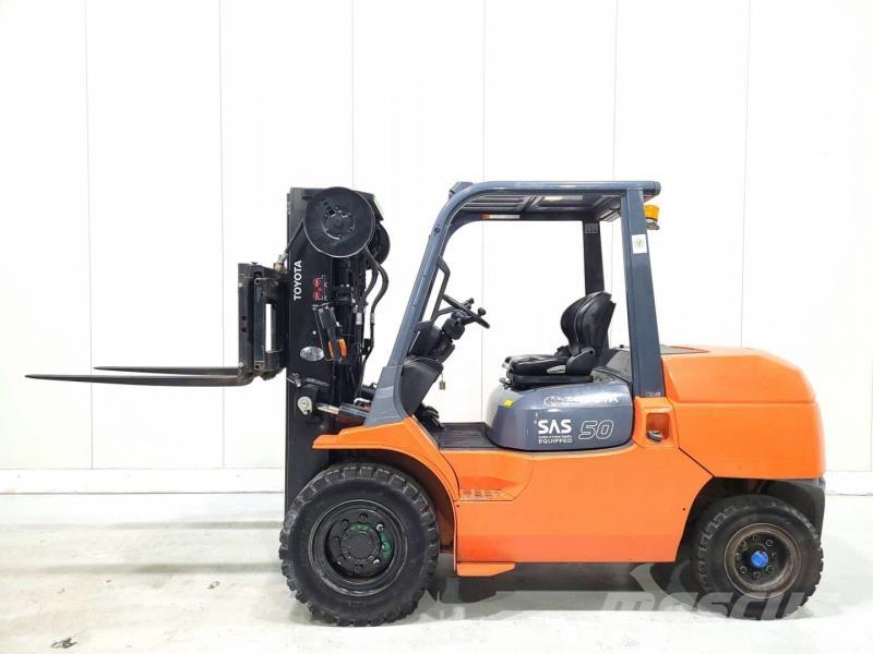 Toyota 42-7FD45 Dieseltrukit