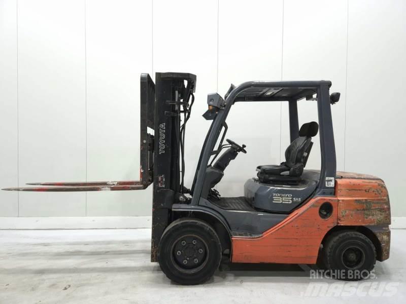 Toyota 52-8FDJF35 Dieseltrukit