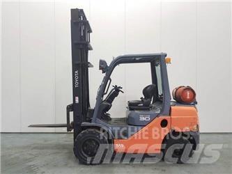 Toyota 8FGF30 Nestekaasutrukit