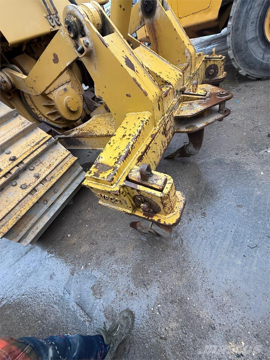 CAT D6T LGP Telaketjupuskutraktorit