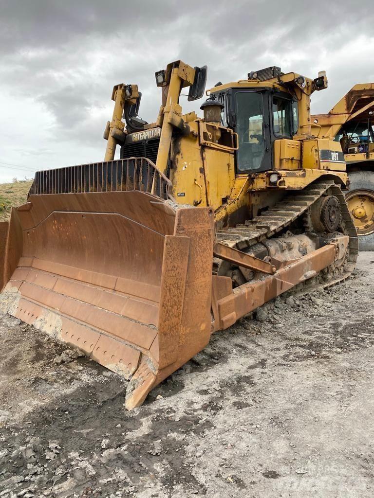 CAT D9T Telaketjupuskutraktorit