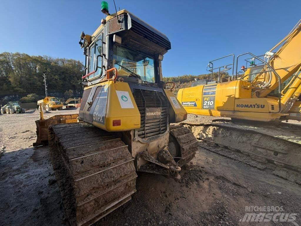 Komatsu D51PX Telaketjupuskutraktorit