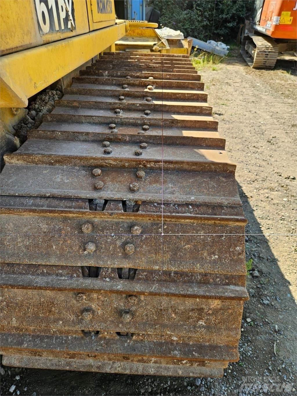 Komatsu D61PX-15 Telaketjupuskutraktorit