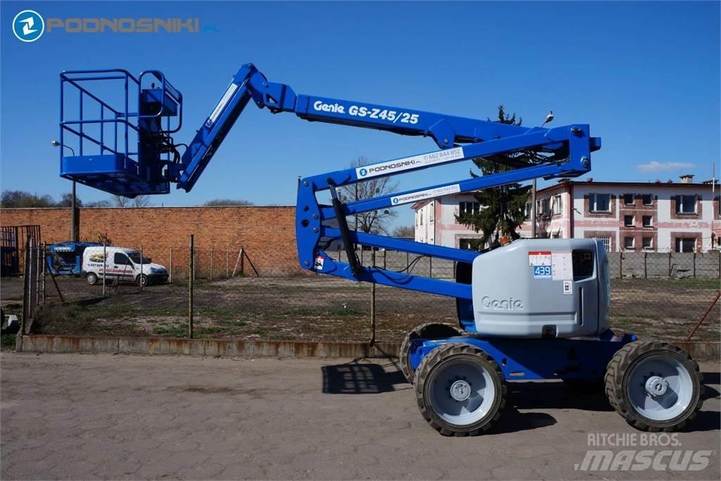 Genie Z45/25J Kuukulkijat