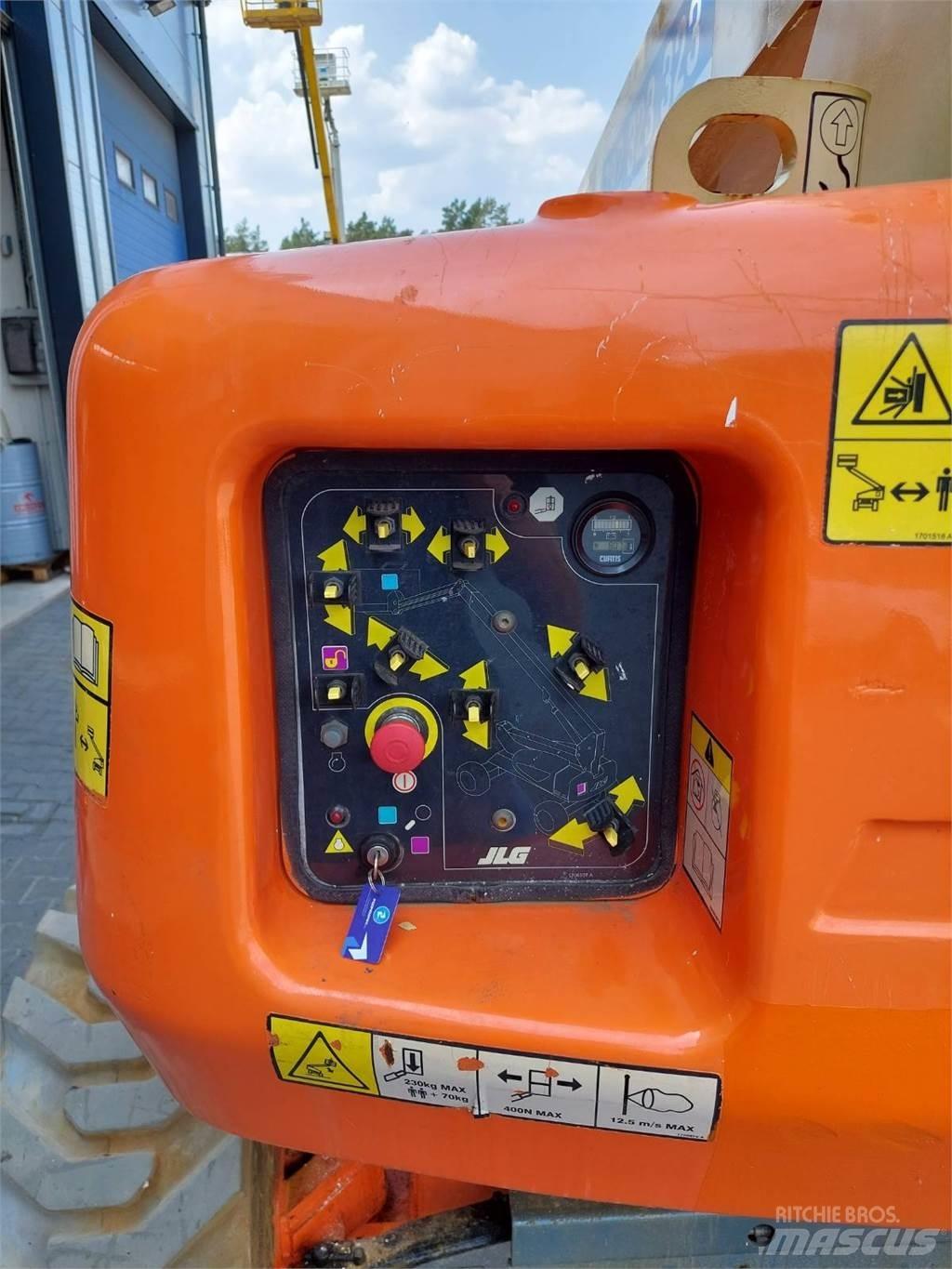 JLG M600JP Kuukulkijat