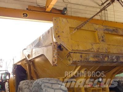 CAT 735 Tailgate Muut