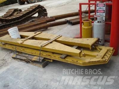 CAT 740 Tailgate Muut