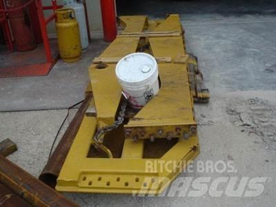 CAT 740 Tailgate Muut