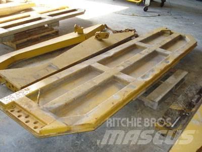CAT 740 Tailgate Muut