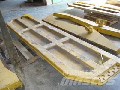 CAT 740 Tailgate Muut