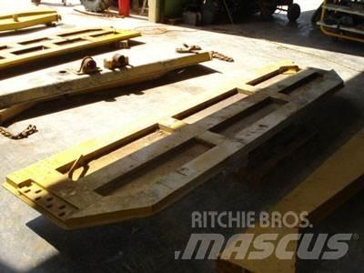 CAT 740 Tailgate Muut