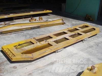 CAT 740 Tailgate Muut