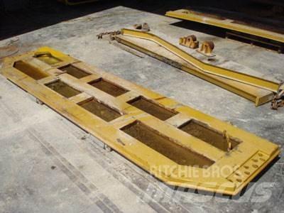 CAT 740 Tailgate Muut