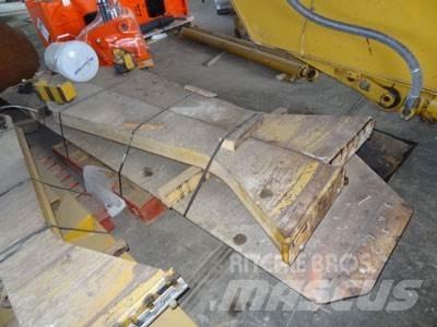 CAT 740 Tailgate Muut