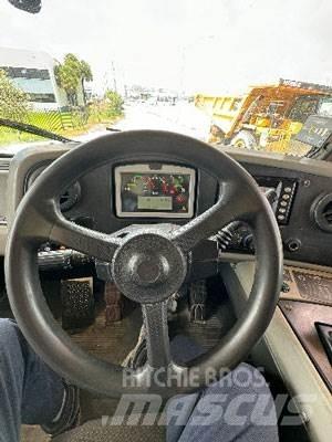 CAT 770G Maansiirtoautot