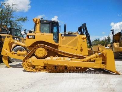 CAT D8T Telaketjupuskutraktorit