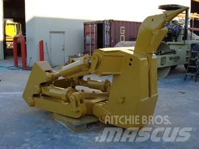 CAT D8T/R/N Ripper, S/S Muut