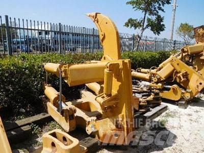 CAT D8T Ripper, S/S Muut