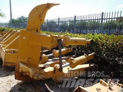 CAT D8T Ripper, S/S Muut