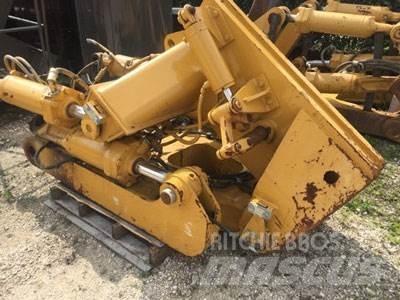 CAT D8T Ripper, S/S Muut